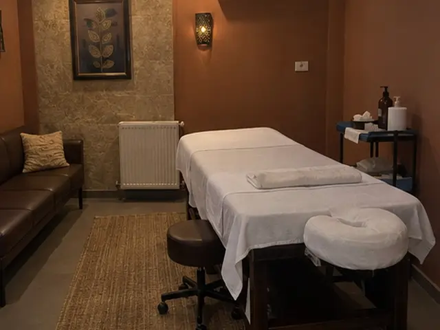 Deri kanepeli, halılı masaj odası — Gayrettepe, Masaj Salonun